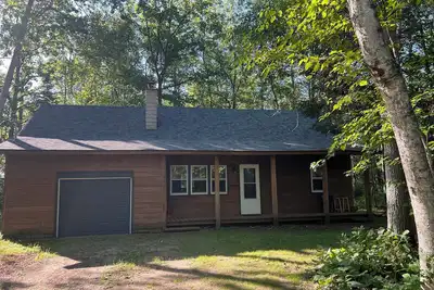 Image de Three bedroom Pet friendly Cottage in the woods  Birch Lake. Hiking and biking