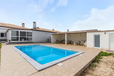 Image de Bungalow 'Quinta Simão' avec piscine partagée, Wi-Fi et climatisation