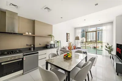 Image de Beautiful & Bright 2 Bd With Panoramic Marina Views