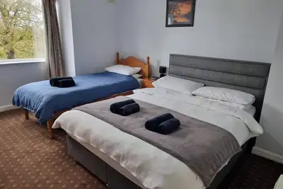 Image de 3-Beds, Sleep 7 with Garden & Private Parking