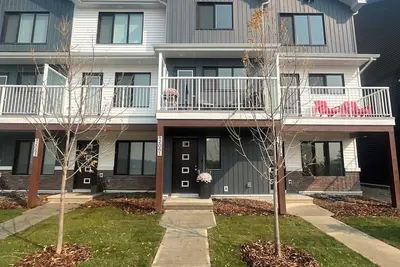 Image de Clean, 70” Tv and fast internet