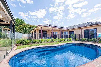 Image de Lakeside Retreat - Pool, Close to Zoo & Golf Club