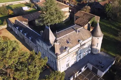 Image de Château du XVIIe siècle rénové, une expérience unique dans la campagne niortaise