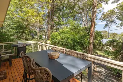 Sunset Palms - Escape to our delightful holiday home nestled in the heart of Smiths Lake,