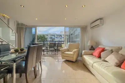 Image de Skol  208a First Line Beach West Facing Duplex Apartment