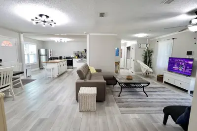 Image de Cozy retreat offers the perfect blend of Southern Charm and modern convenience