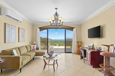 Majestic Oceanview Condo with King Beds