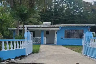 Image de Charming 2-bedroom bungalow in beautiful Holetown with WiFi, Ac, & pool access!