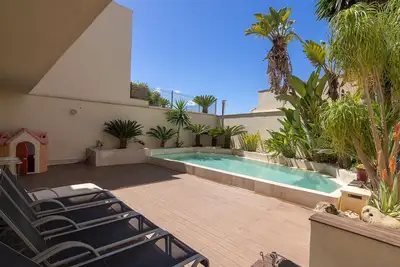 Image de Maison de ville avec toutes les commodites 275