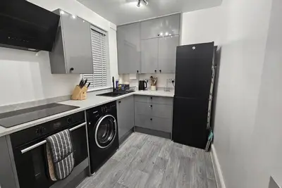 Comfortable 2-Bed Home for Work & Longer Stays