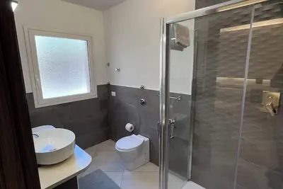 Image de Two steps away - 3