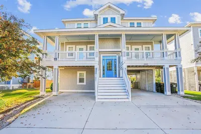 Image de Cb1002-Sound front home with 5 br, 5. 5 ba, a private pool, pier and elevator.