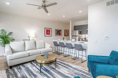 Image de Rambler: Luxe Penthouse w\/ Balcony, Mins to At&T