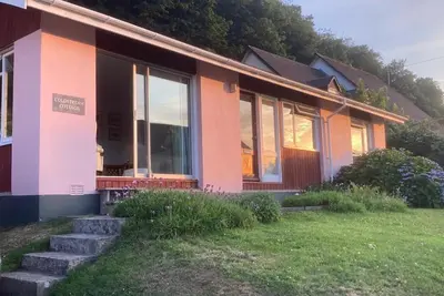 Image de Comfortable coastal cottage 200m from the sea, pub and cafe in delightful Dale.