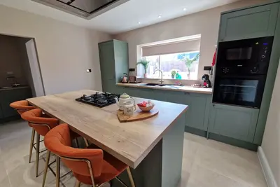 Image de Stylish & Modern 7 Bedroom house