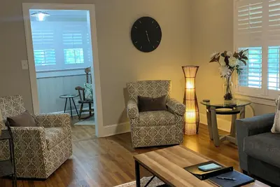 Image de Location Location : Downtown Cary Nc- Dog friendly, quaint, clean home