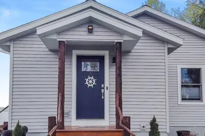 Image de Spacious 4-bedroom house on Lake Delta on a private road