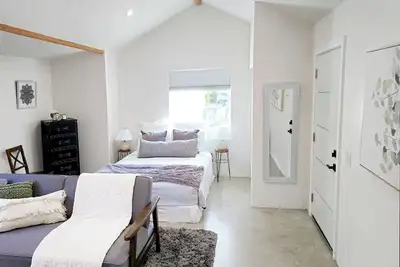 Image de Chic Spanish Casita in beautiful Santa Barbara with WiFi and Ac