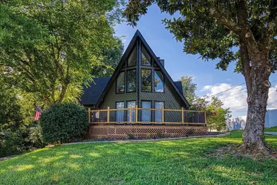 Image de Unique 4b/3Ba Gamerm+Hottub;10minBuccees+SoakyMtn!