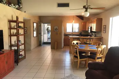 Image de Charming 2-bedroom townhome with WiFi, Ac in pleasant Tucson