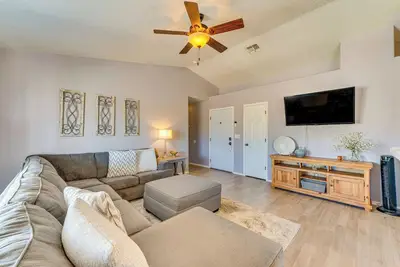 Image de 2 Mi to Colorado River, Beach: Bullhead City Home!