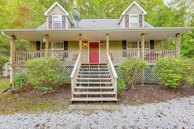 Image de 7 Mi to Franklin: Peaceful Home w/ Deck & Yard!