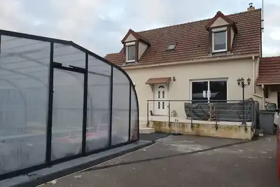 Image de maison avec piscine couverte chauffée à 28° du 8 avril au 31 octobre