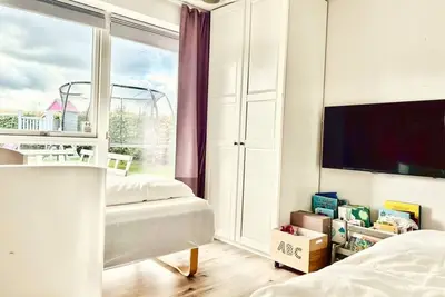 Image de 4 pers priv entr 3br Tv kitchnette bath-city\/nature