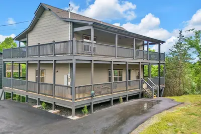 Image de SpaciousWrapAroundDecks/Sleeps20