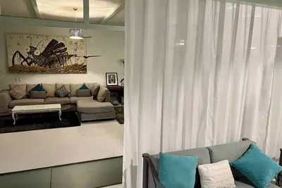 Image de Two story high ceiling loft with heated pool