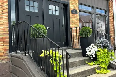 Image de Elegantly Restored Historical Residence 🪴 Prime Location Near Penn State! !