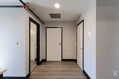 Image de Modern 2-bedroom apartment in the middle of Downtown Janesville!