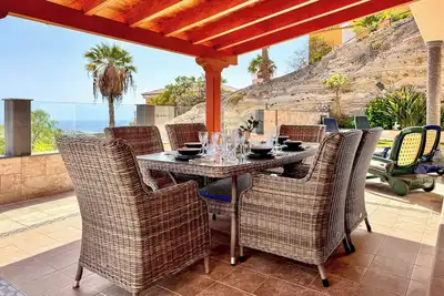 Image de Luxury family retreat in Costa Adeje with a heated pool and ocean views.
