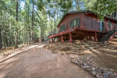 Image de Charming Woodland Retreat in Pine, Az – Perfect for Nature Lovers & Pet Owners