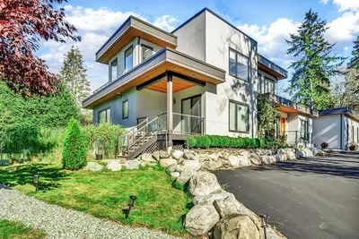 Image de Luxury Garden suite| King Bed| Minutes to Beach