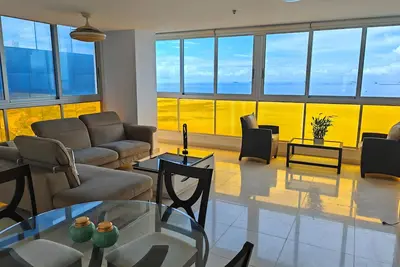 Ocean Front Apartment, 2 bedrooms, 3 bathrooms