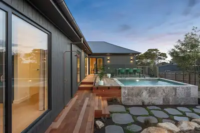 Image de \"Bombora View\" Shoreham Beach House - Heated Pool, Walk to Beaches and Wineries