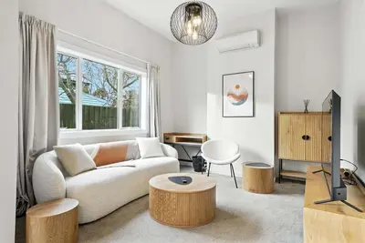 Image de Classic Villa with Parking & Modern Comforts - Albemarle Villa