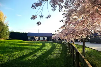 Image de Early Escape-Welcome to our Eco Friendly and Peaceful Escape in Rural Hamilton!