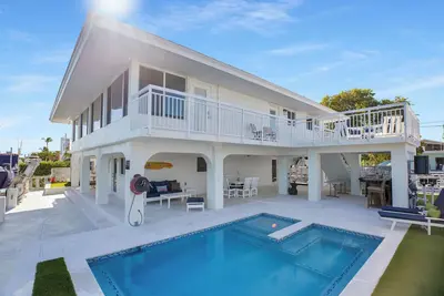 Image de Beautiful Pool Home Located in a Quiet Neighborhood