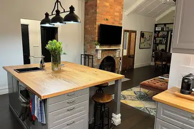 Image de A Historic 2 Bedroom House in wonderful Woodend, the heart of the Macedon Ranges