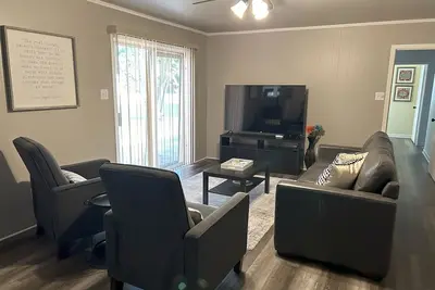 Image de Glencrest: Charming Home in the Heart of Longview!