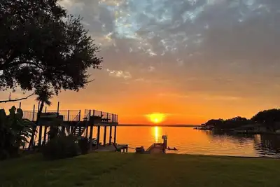 Image de Lakefront Blue Paradise