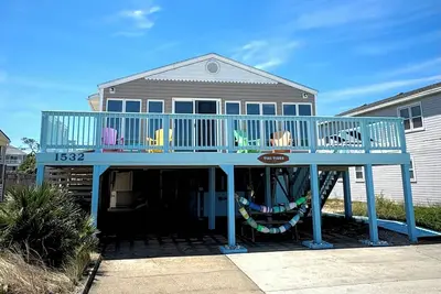 Image de Tiki Tides Obx 4-Bedroom Beach Box in Kill Devil Hills, Steps from the Beach!