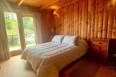 Image de Escape to Our Cosy Wooden Cabin on Lake Calafquén: Your Perfect Staycation