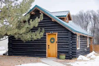Image de Cozy Log Cabin w/Hot Tub