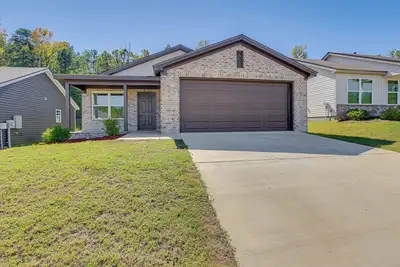 Image de 13 Mi to Tuscaloosa Riverwalk: Cottondale Home