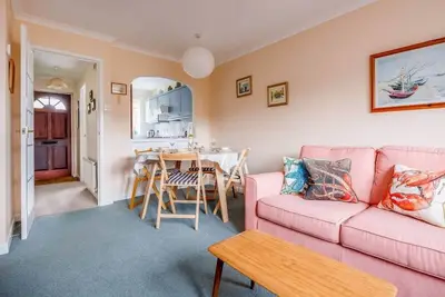 Image de Anchorage - Quaint and Cosy Two-Bedroom House