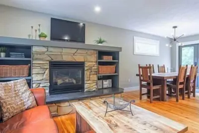 Image de Cozy 2-Bedroom retreat in Ridgemont with hot tub