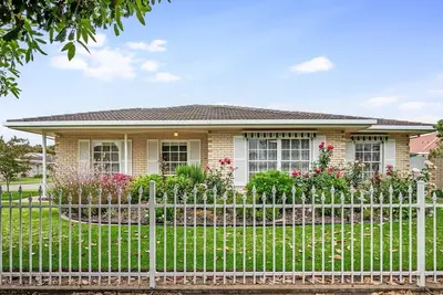 Image de Jetty Road Retreat ~ Brighton - Charming 2-Bedroom Unit in Brighton